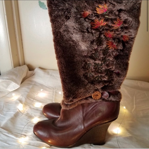 VINTAGE Miss Sixty Fur flower embroidered boots - Picture 2 of 3